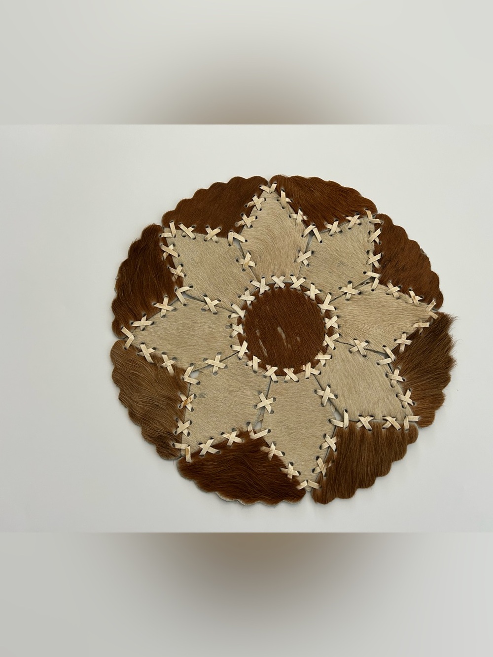 Vintage Leather Cowhide Round Patchwork Lacing Star Wall Hanging Mat
Argentina
